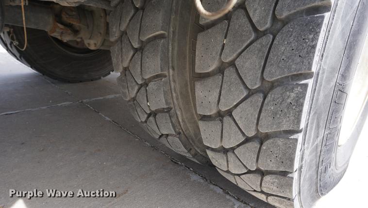 image for item DE3273 2013 Freightliner M2 106 bucket truck