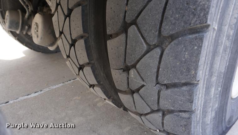 image for item DE3273 2013 Freightliner M2 106 bucket truck