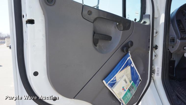 image for item DE3274 2013 Freightliner Business Class M2 bucket truck