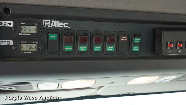 image for item DE3274 2013 Freightliner Business Class M2 bucket truck