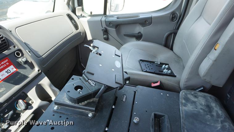 image for item DE3274 2013 Freightliner Business Class M2 bucket truck