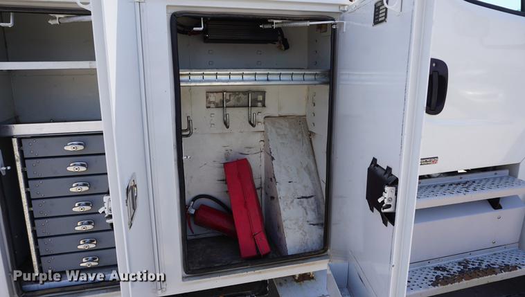 image for item DE3274 2013 Freightliner Business Class M2 bucket truck