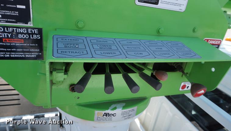 image for item DE3274 2013 Freightliner Business Class M2 bucket truck