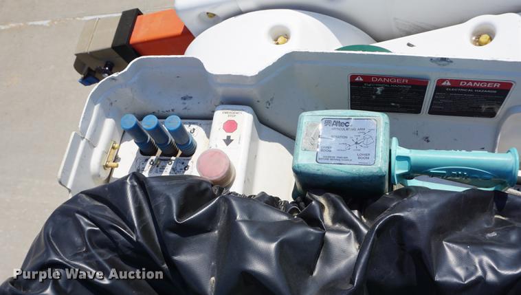 image for item DE3274 2013 Freightliner Business Class M2 bucket truck