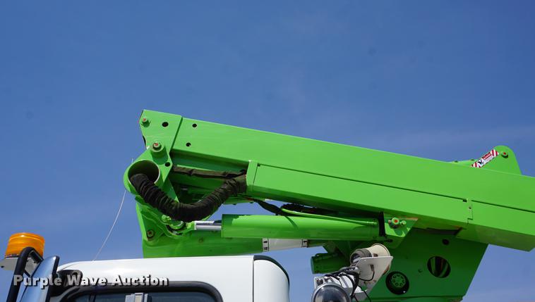 image for item DE3274 2013 Freightliner Business Class M2 bucket truck