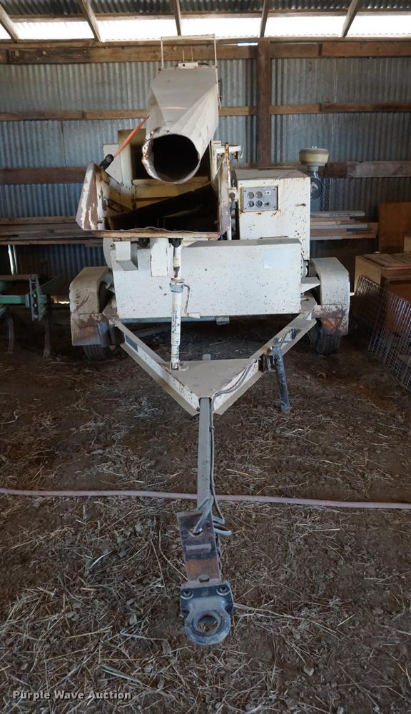 image for item DE3276 Finn B250 straw blower