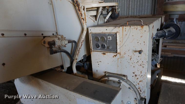 image for item DE3276 Finn B250 straw blower