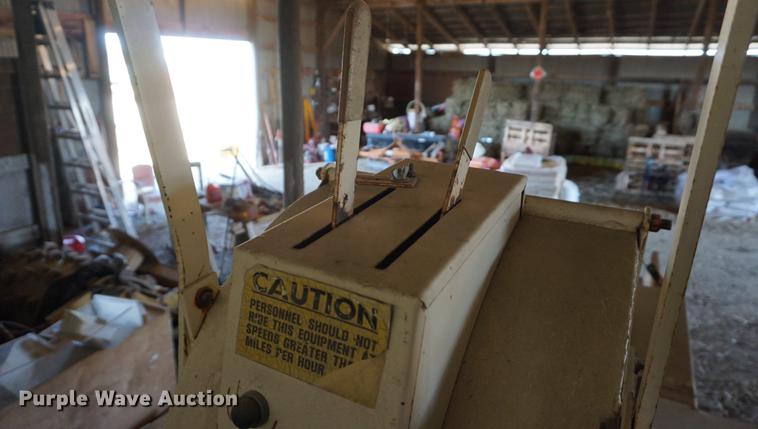 image for item DE3276 Finn B250 straw blower