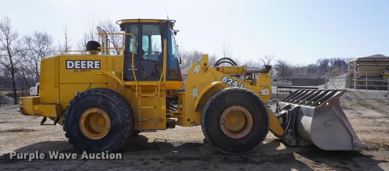 image for item DE3278 2003 John Deere 824J wheel loader