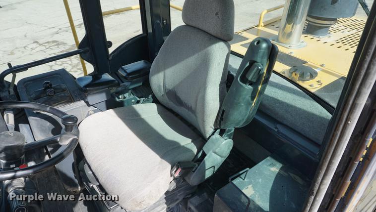 image for item DE3278 2003 John Deere 824J wheel loader
