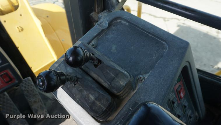 image for item DE3278 2003 John Deere 824J wheel loader