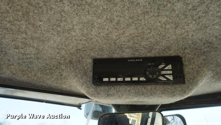 image for item DE3278 2003 John Deere 824J wheel loader