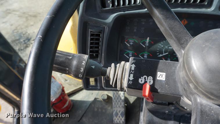 image for item DE3278 2003 John Deere 824J wheel loader