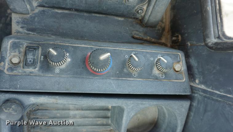 image for item DE3278 2003 John Deere 824J wheel loader