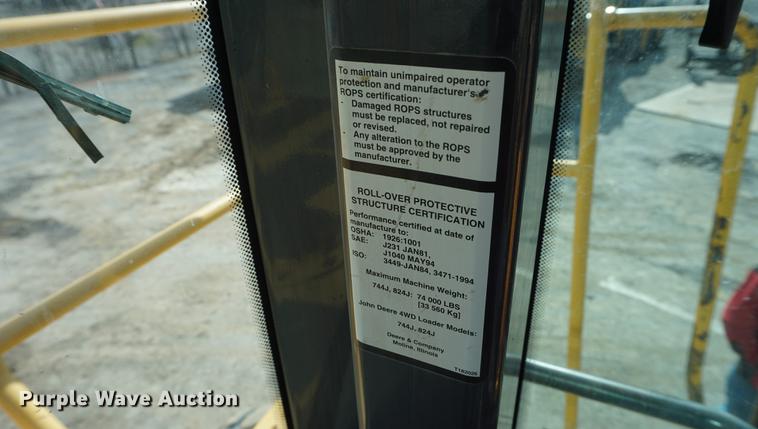 image for item DE3278 2003 John Deere 824J wheel loader