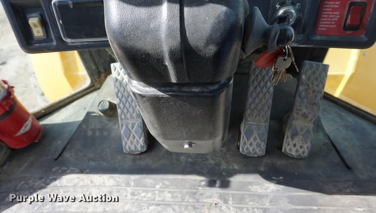 image for item DE3278 2003 John Deere 824J wheel loader