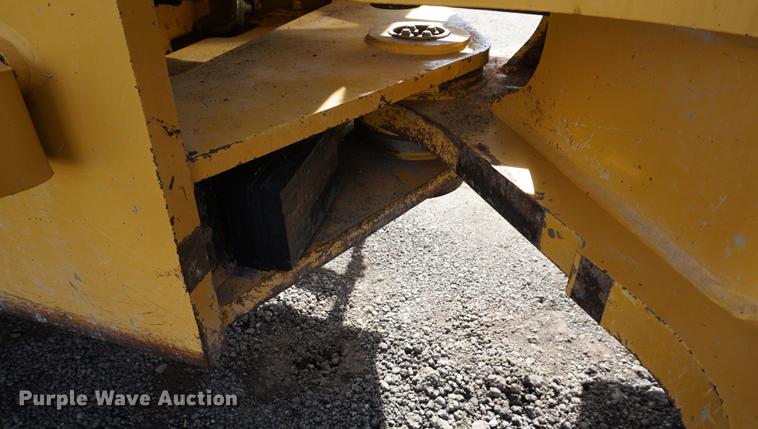 image for item DE3278 2003 John Deere 824J wheel loader