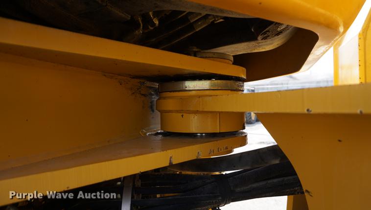 image for item DE3278 2003 John Deere 824J wheel loader