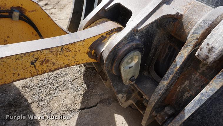 image for item DE3278 2003 John Deere 824J wheel loader