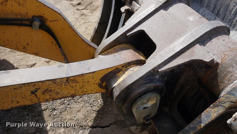 image for item DE3278 2003 John Deere 824J wheel loader