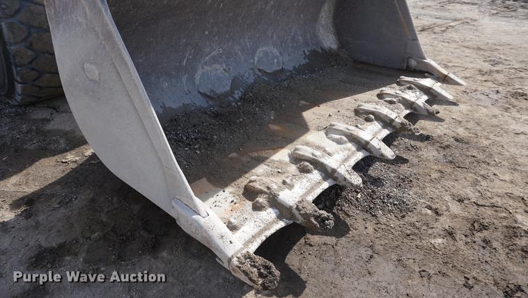 image for item DE3278 2003 John Deere 824J wheel loader