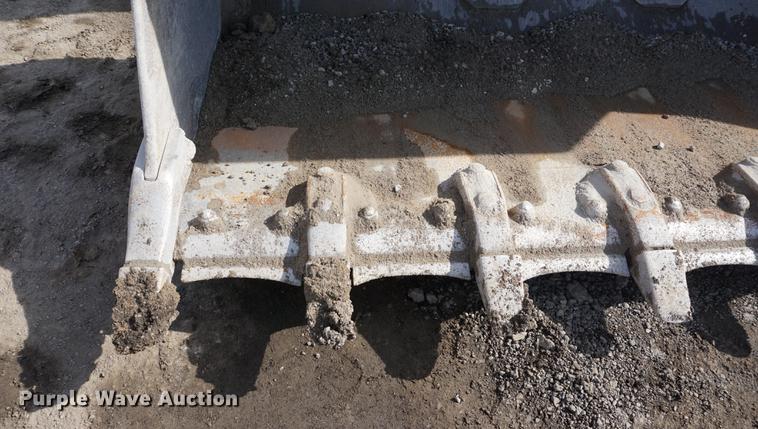 image for item DE3278 2003 John Deere 824J wheel loader