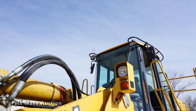 image for item DE3278 2003 John Deere 824J wheel loader