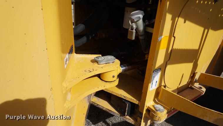 image for item DE3278 2003 John Deere 824J wheel loader