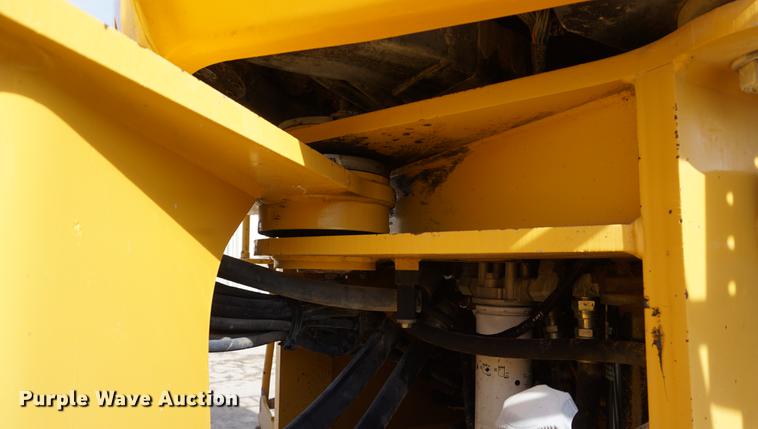 image for item DE3278 2003 John Deere 824J wheel loader