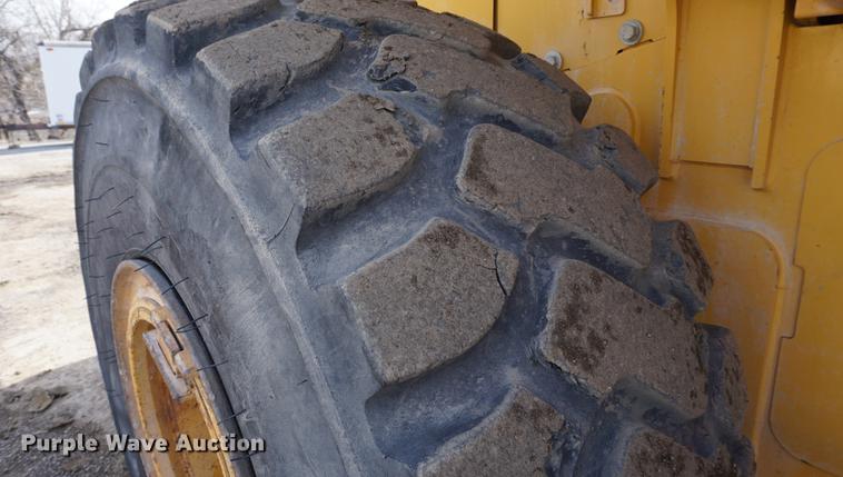 image for item DE3278 2003 John Deere 824J wheel loader