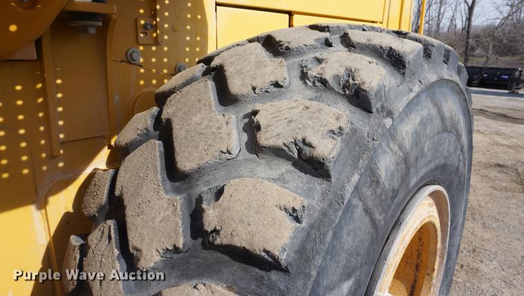 image for item DE3278 2003 John Deere 824J wheel loader