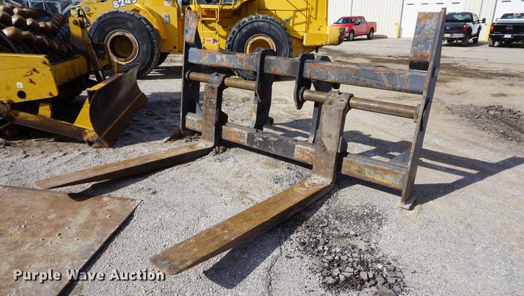 image for item DE3278 2003 John Deere 824J wheel loader