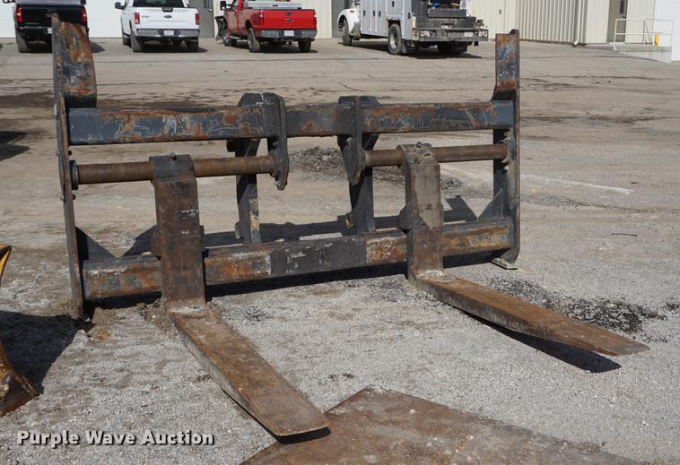 image for item DE3278 2003 John Deere 824J wheel loader