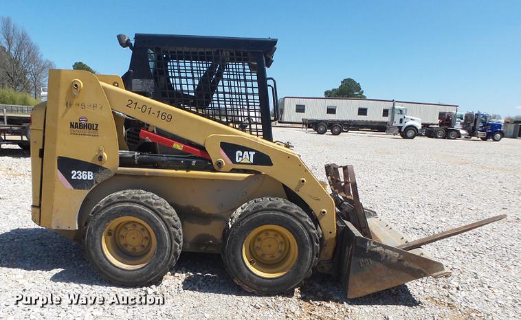 image for item DE3598 2007 Caterpillar 236B2 skid steer
