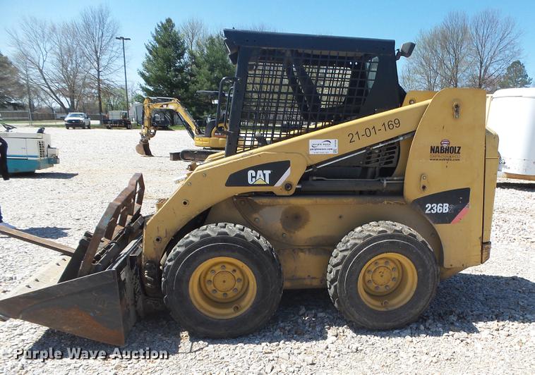 image for item DE3598 2007 Caterpillar 236B2 skid steer