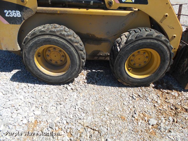 image for item DE3598 2007 Caterpillar 236B2 skid steer