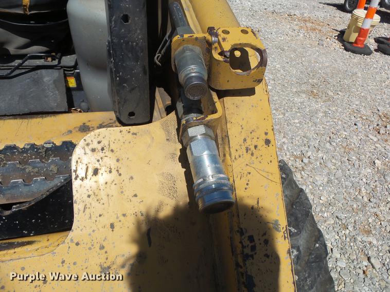image for item DE3598 2007 Caterpillar 236B2 skid steer