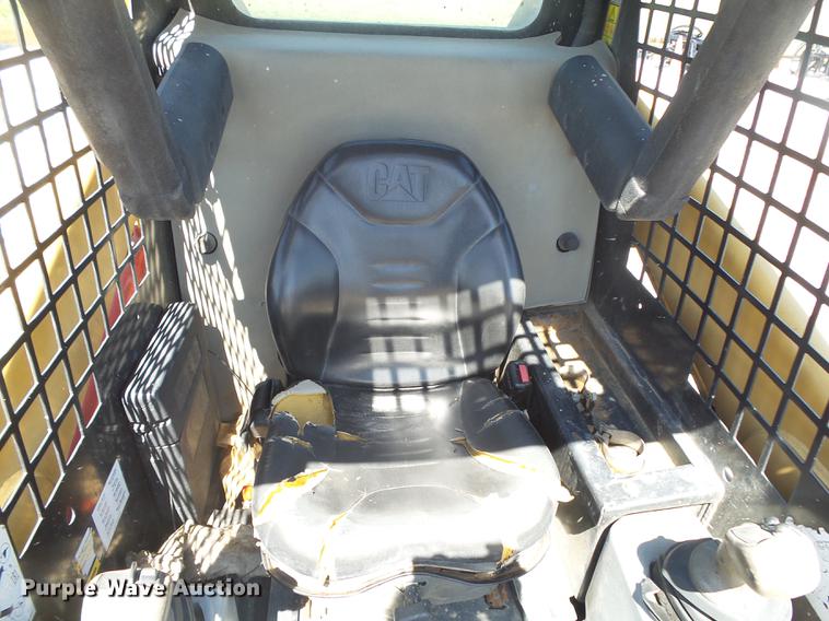 image for item DE3598 2007 Caterpillar 236B2 skid steer