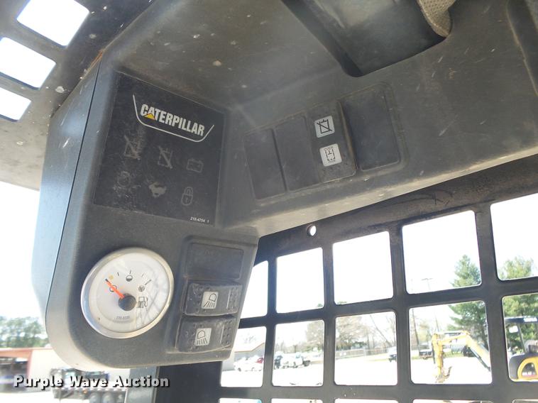 image for item DE3598 2007 Caterpillar 236B2 skid steer