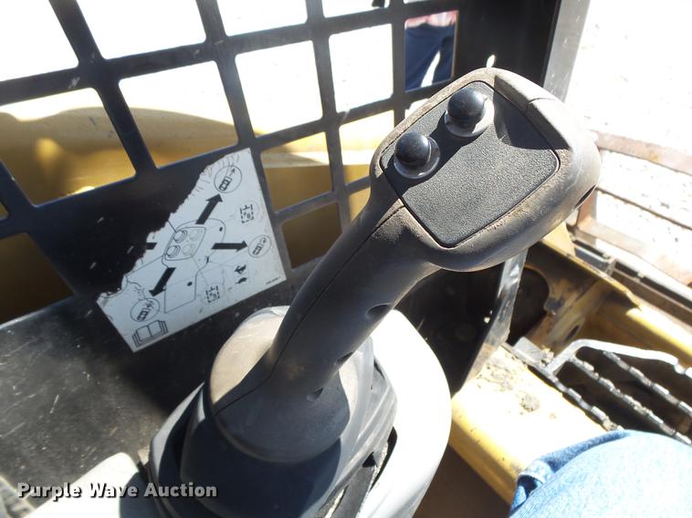 image for item DE3598 2007 Caterpillar 236B2 skid steer