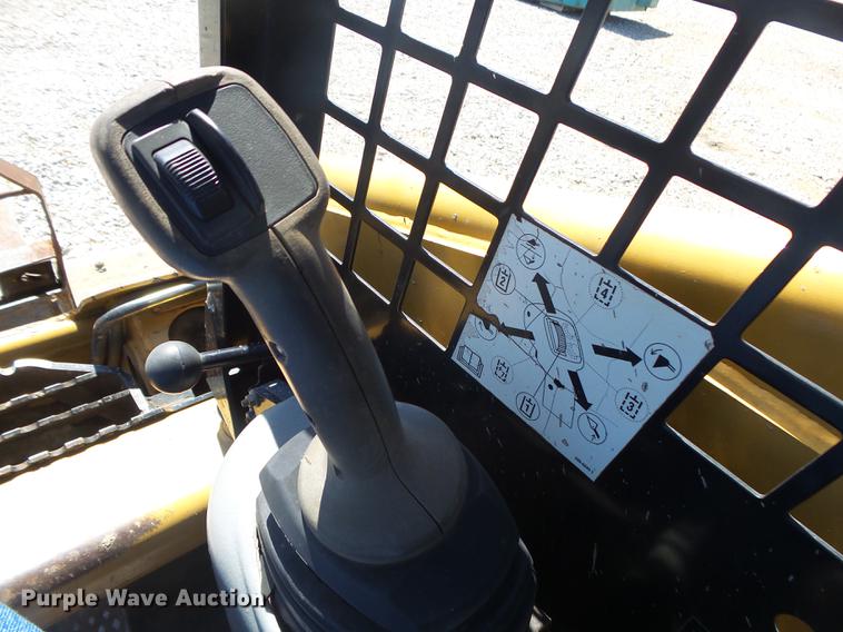 image for item DE3598 2007 Caterpillar 236B2 skid steer