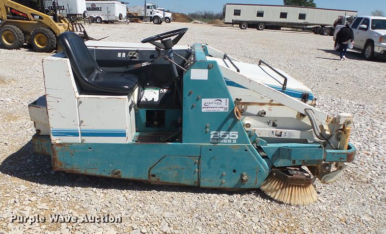 image for item DE3599 Tennant 255 Series 2 sweeper