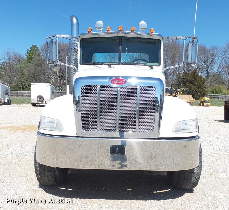 image for item DE3602 2009 Peterbilt 340 truck cab and chassis