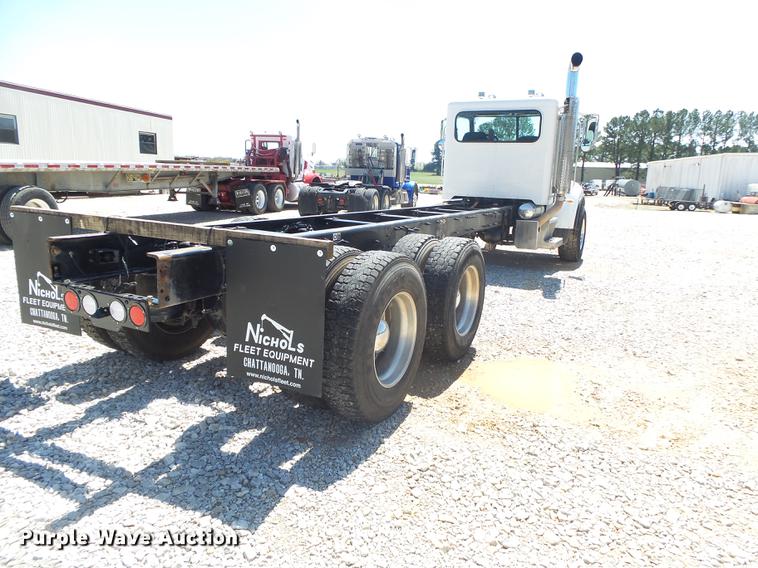 image for item DE3602 2009 Peterbilt 340 truck cab and chassis