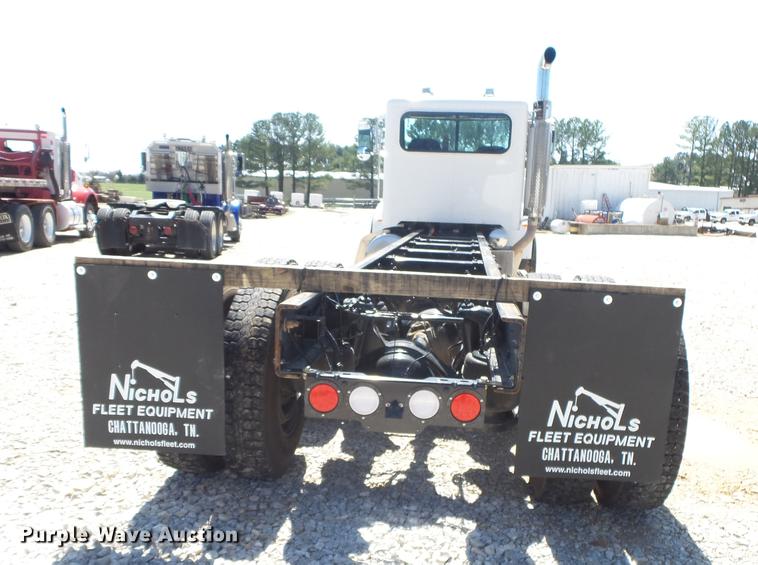 image for item DE3602 2009 Peterbilt 340 truck cab and chassis