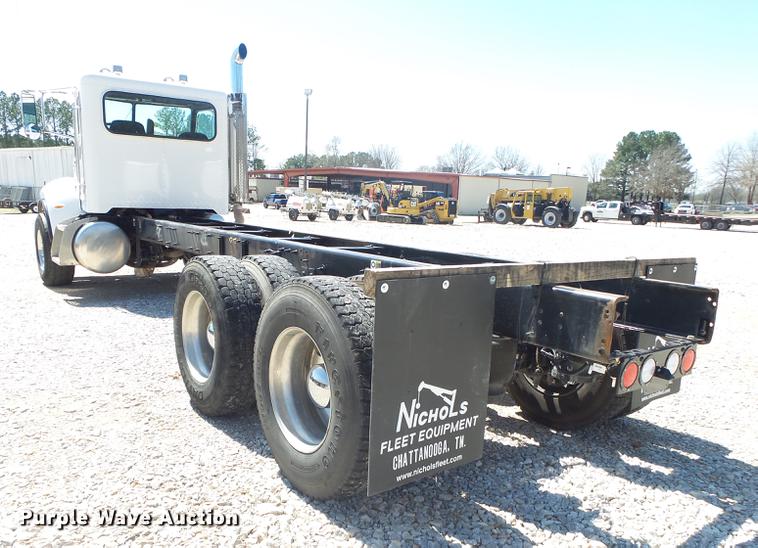 image for item DE3602 2009 Peterbilt 340 truck cab and chassis