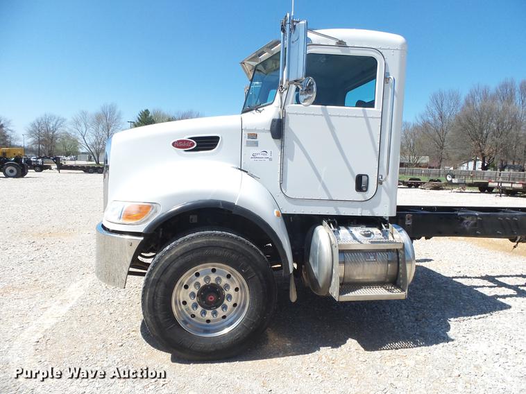 image for item DE3602 2009 Peterbilt 340 truck cab and chassis