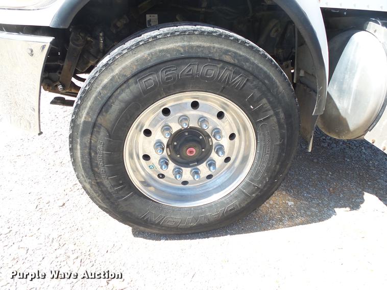 image for item DE3602 2009 Peterbilt 340 truck cab and chassis