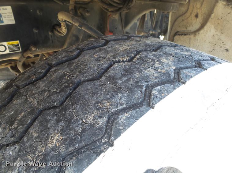 image for item DE3602 2009 Peterbilt 340 truck cab and chassis