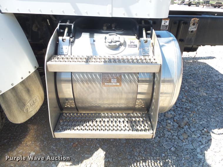 image for item DE3602 2009 Peterbilt 340 truck cab and chassis